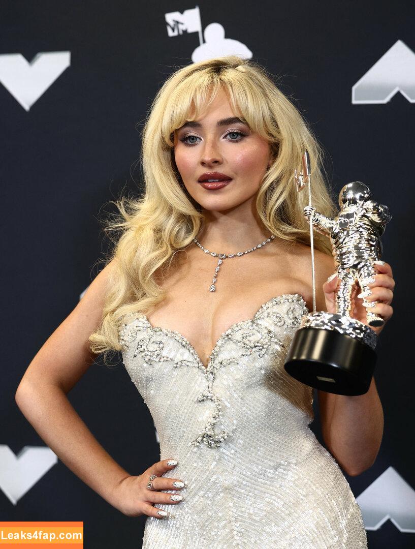 Sabrina Carpenter / https: / sabrinacarpenter leaked photo photo #3075