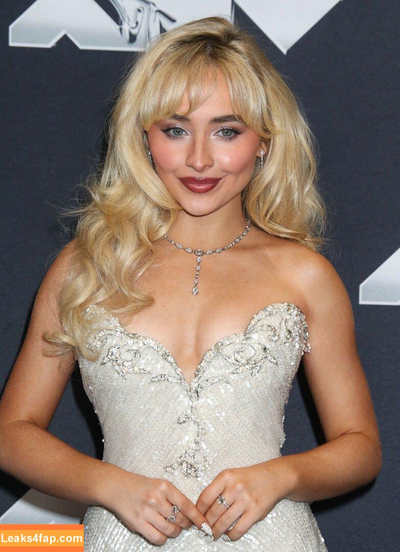 Sabrina Carpenter / https: / sabrinacarpenter leaked photo photo #3081