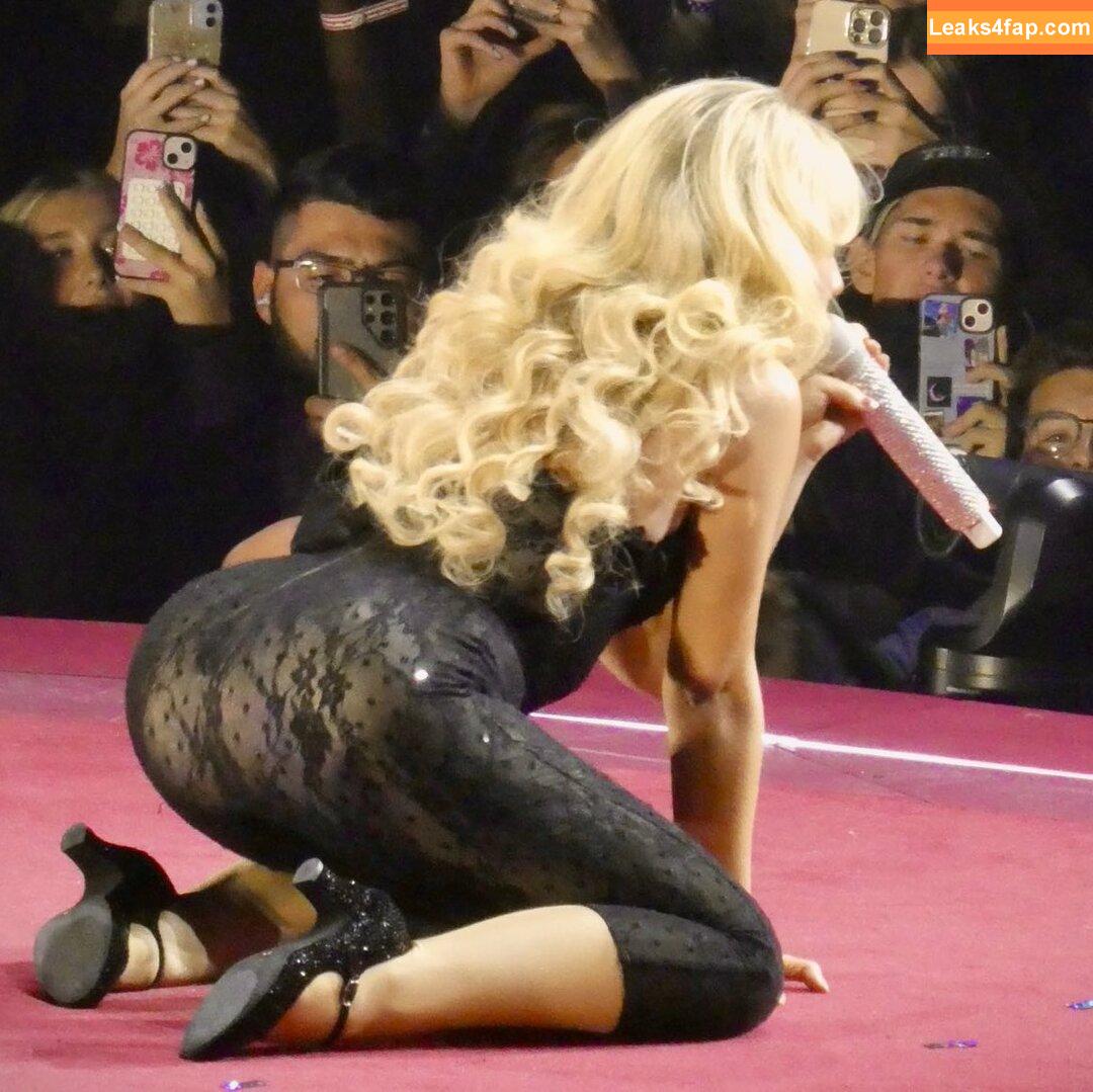 Sabrina Carpenter / https: / sabrinacarpenter leaked photo photo #3131