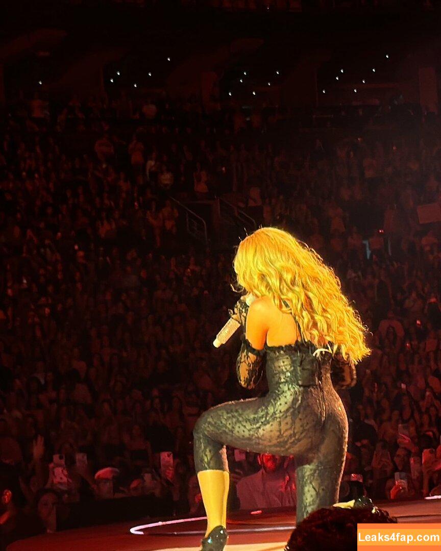 Sabrina Carpenter / https: / sabrinacarpenter leaked photo photo #3157