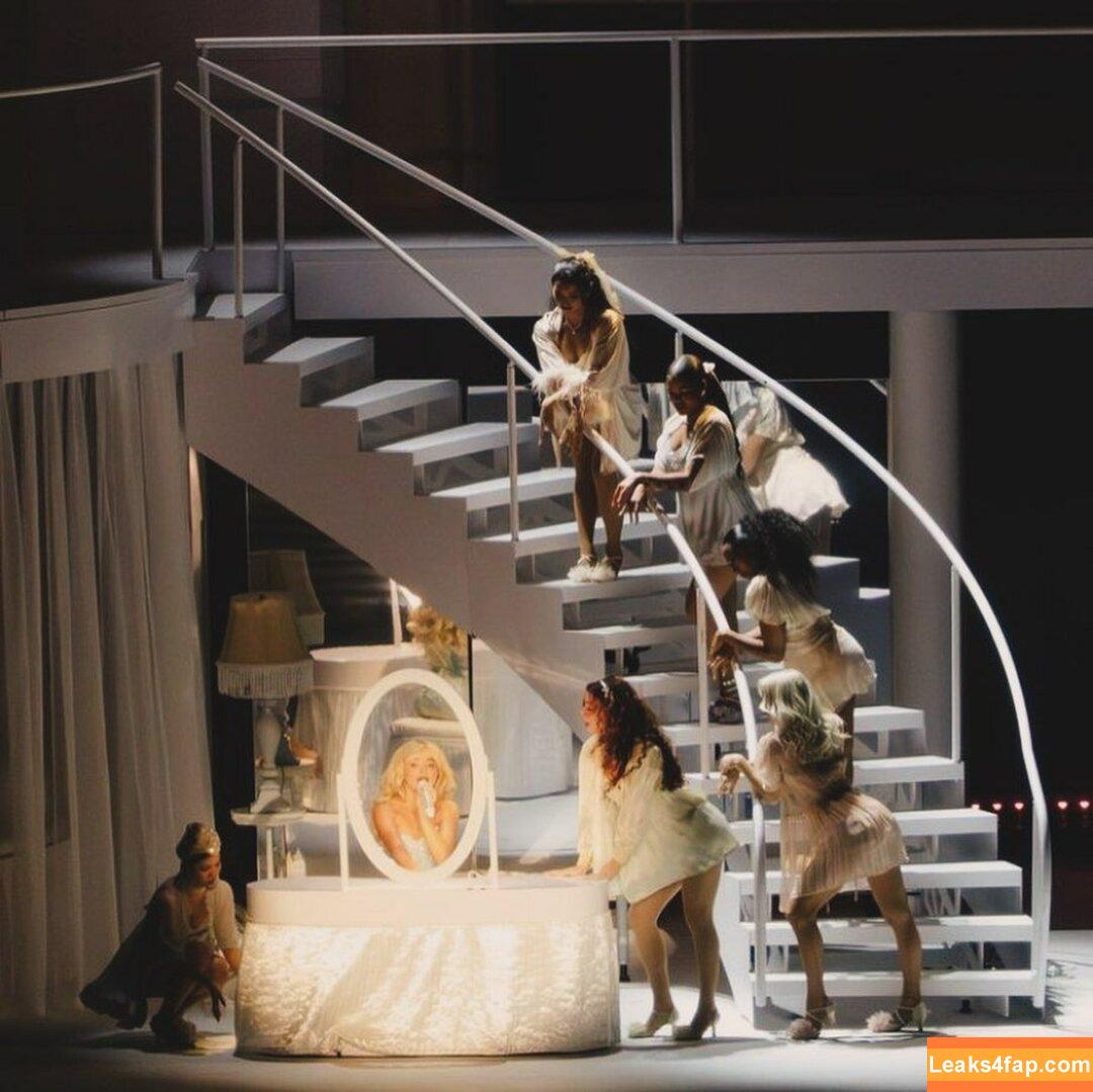 Sabrina Carpenter / https: / sabrinacarpenter leaked photo photo #3173