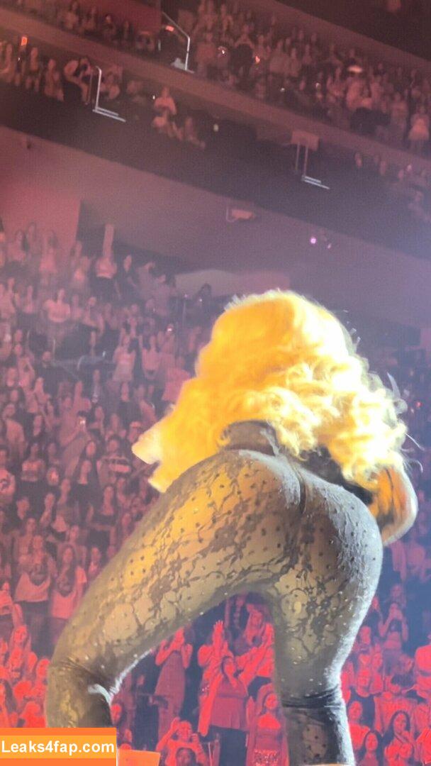 Sabrina Carpenter / https: / sabrinacarpenter leaked photo photo #3186