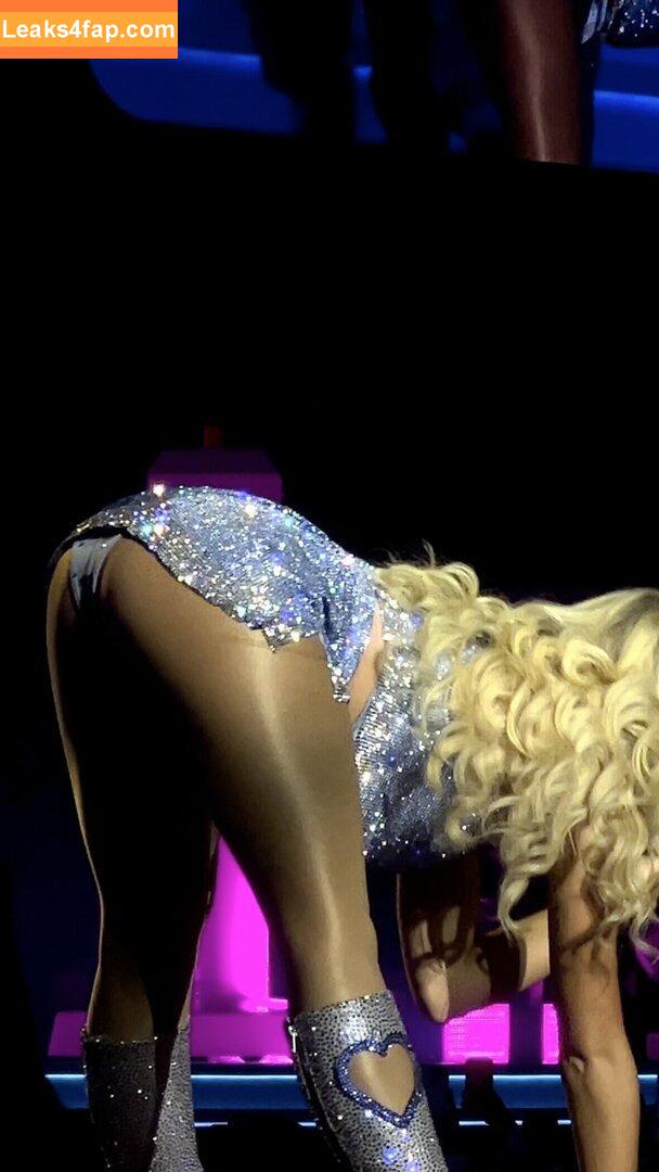 Sabrina Carpenter / https: / sabrinacarpenter leaked photo photo #3188