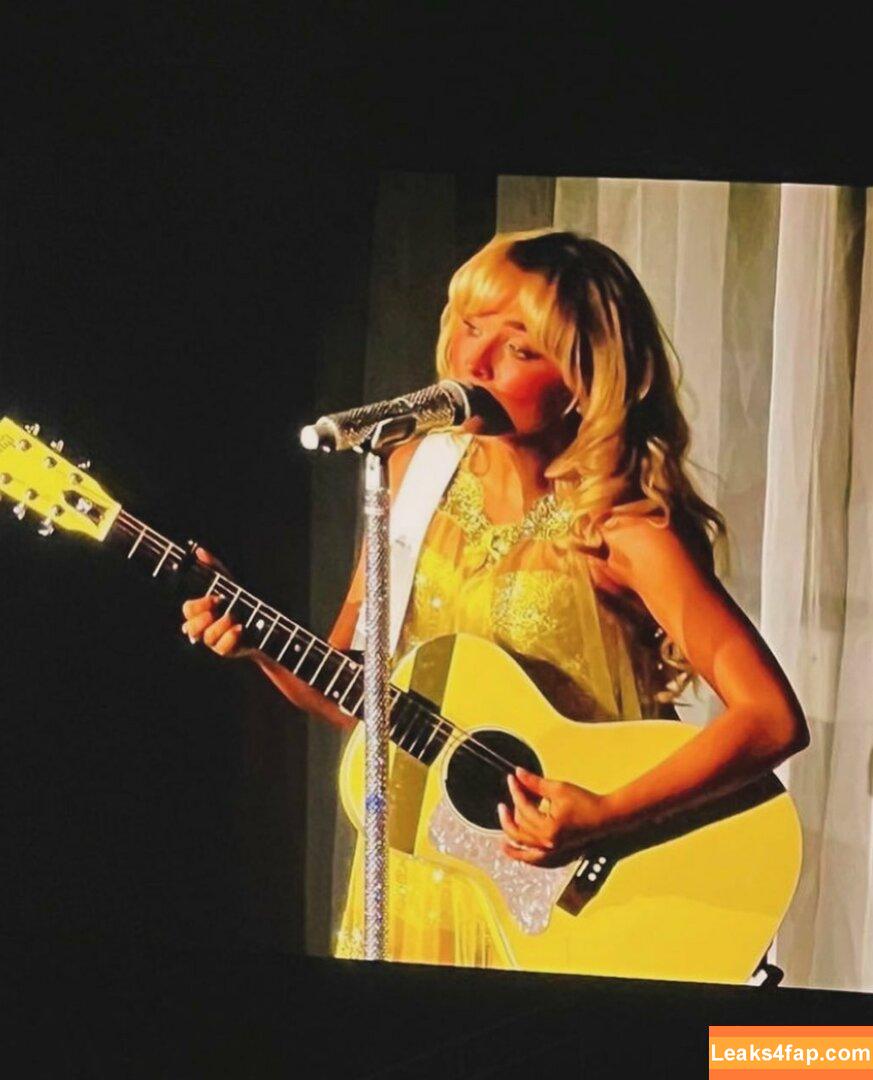 Sabrina Carpenter / https: / sabrinacarpenter leaked photo photo #3197