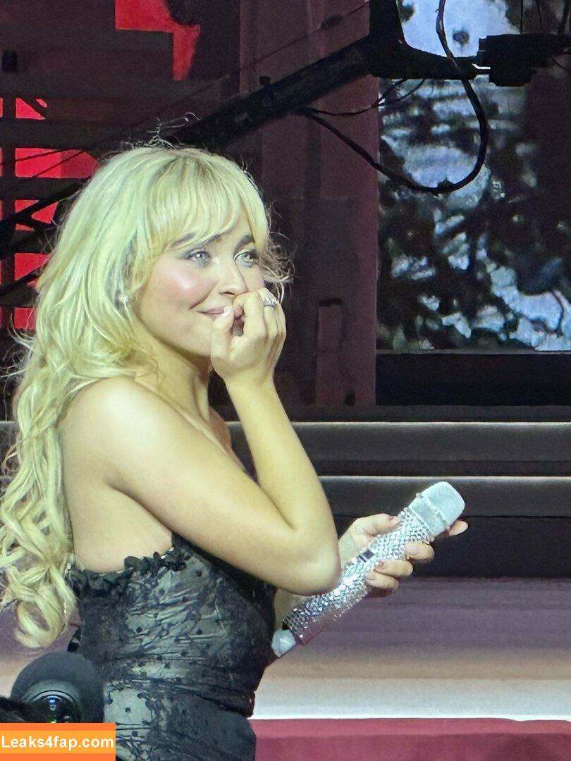 Sabrina Carpenter / https: / sabrinacarpenter leaked photo photo #3200