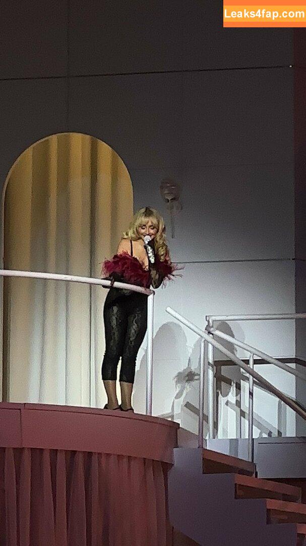 Sabrina Carpenter / https: / sabrinacarpenter leaked photo photo #3202