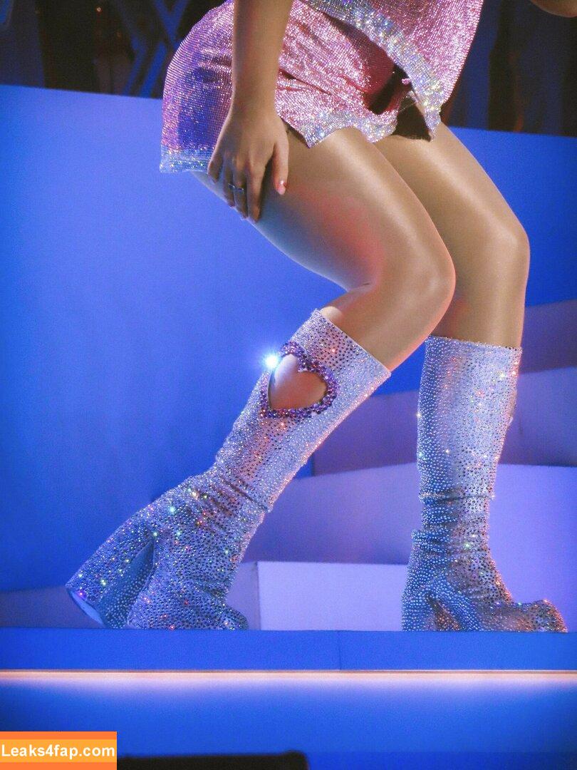 Sabrina Carpenter / https: / sabrinacarpenter leaked photo photo #3218