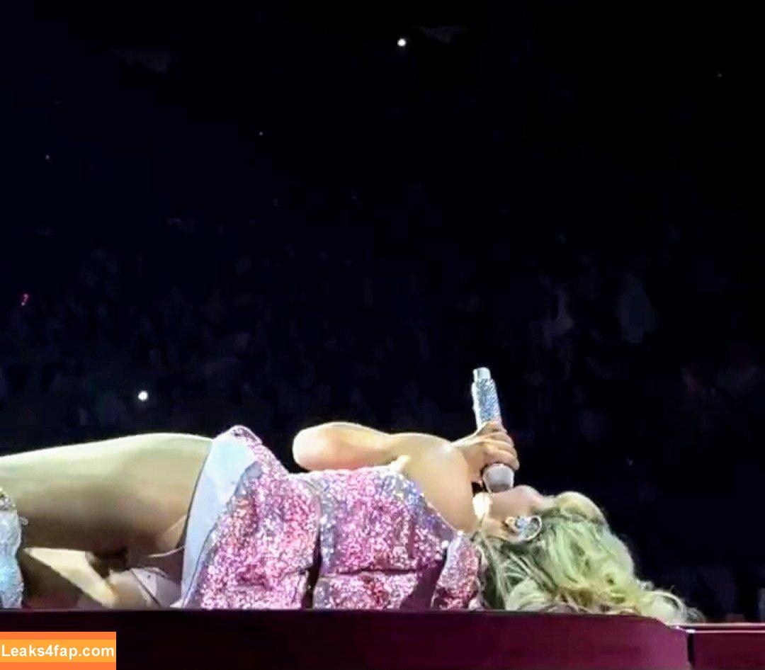 Sabrina Carpenter / https: / sabrinacarpenter leaked photo photo #3226