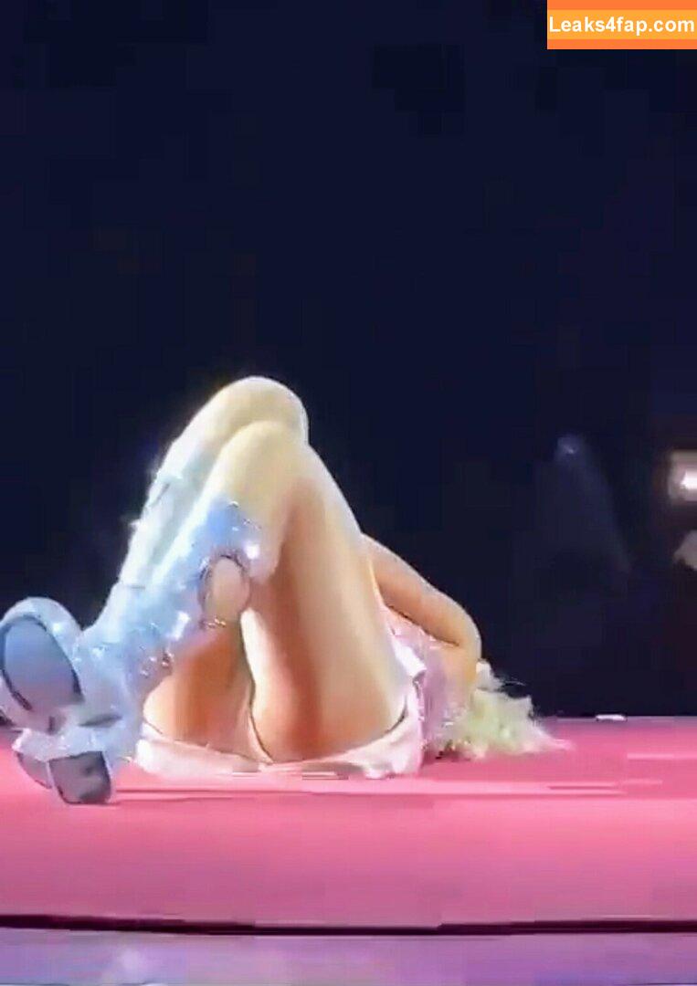 Sabrina Carpenter / https: / sabrinacarpenter leaked photo photo #3229