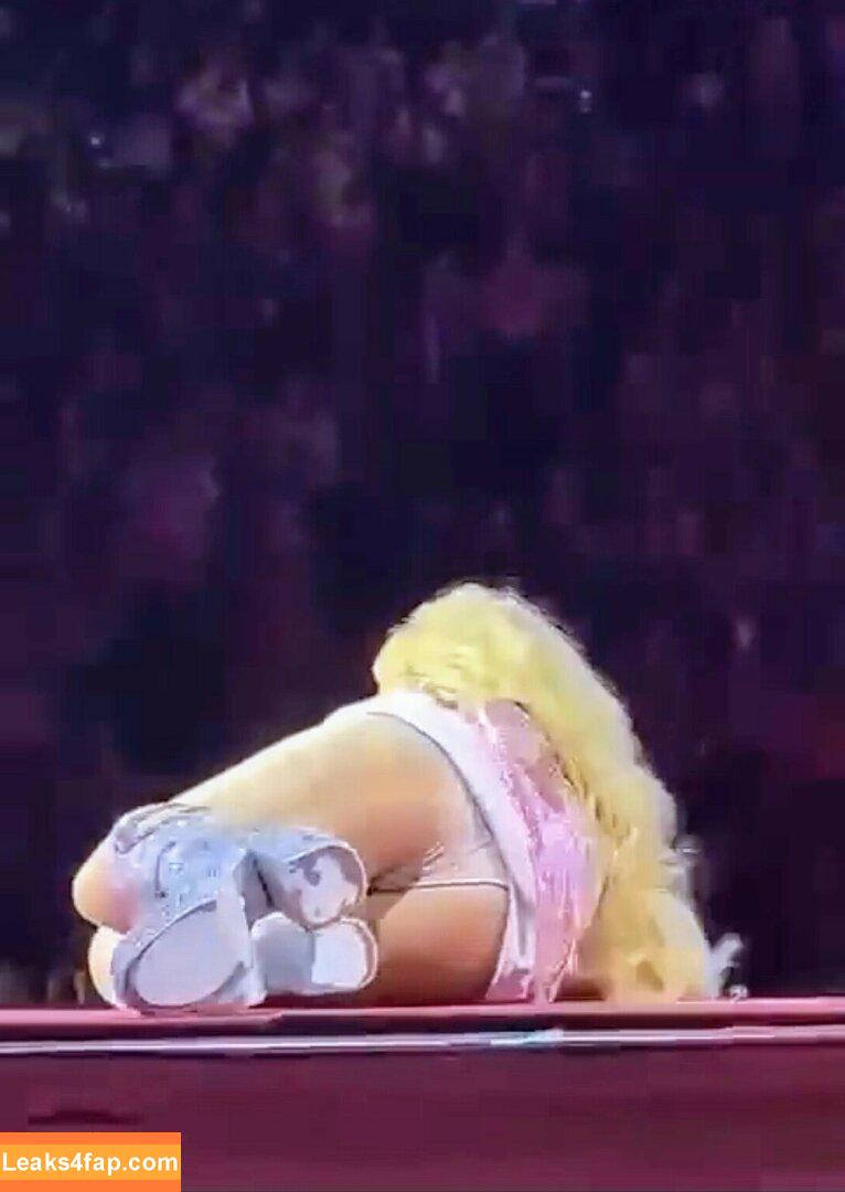 Sabrina Carpenter / https: / sabrinacarpenter leaked photo photo #3231