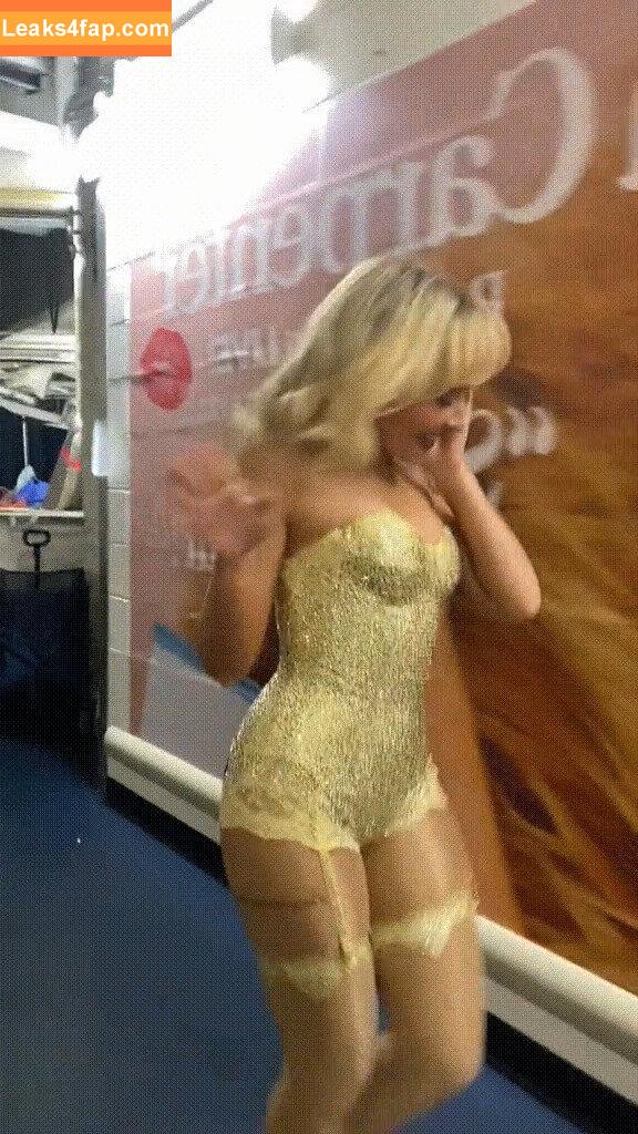 Sabrina Carpenter / https: / sabrinacarpenter слитое фото фото #3238