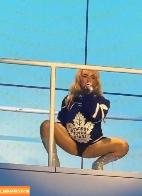 Sabrina Carpenter / https: / sabrinacarpenter leaked photo photo #3244