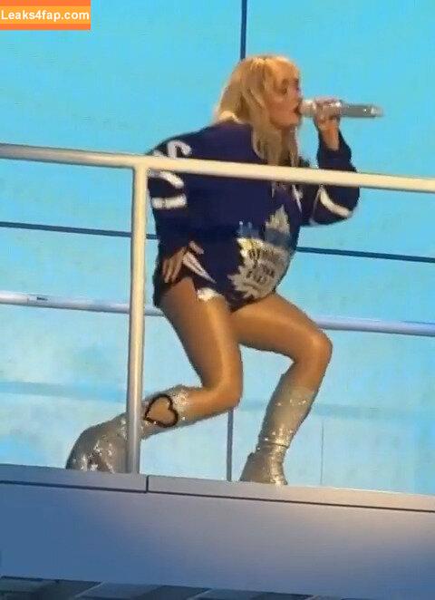 Sabrina Carpenter / https: / sabrinacarpenter leaked photo photo #3246