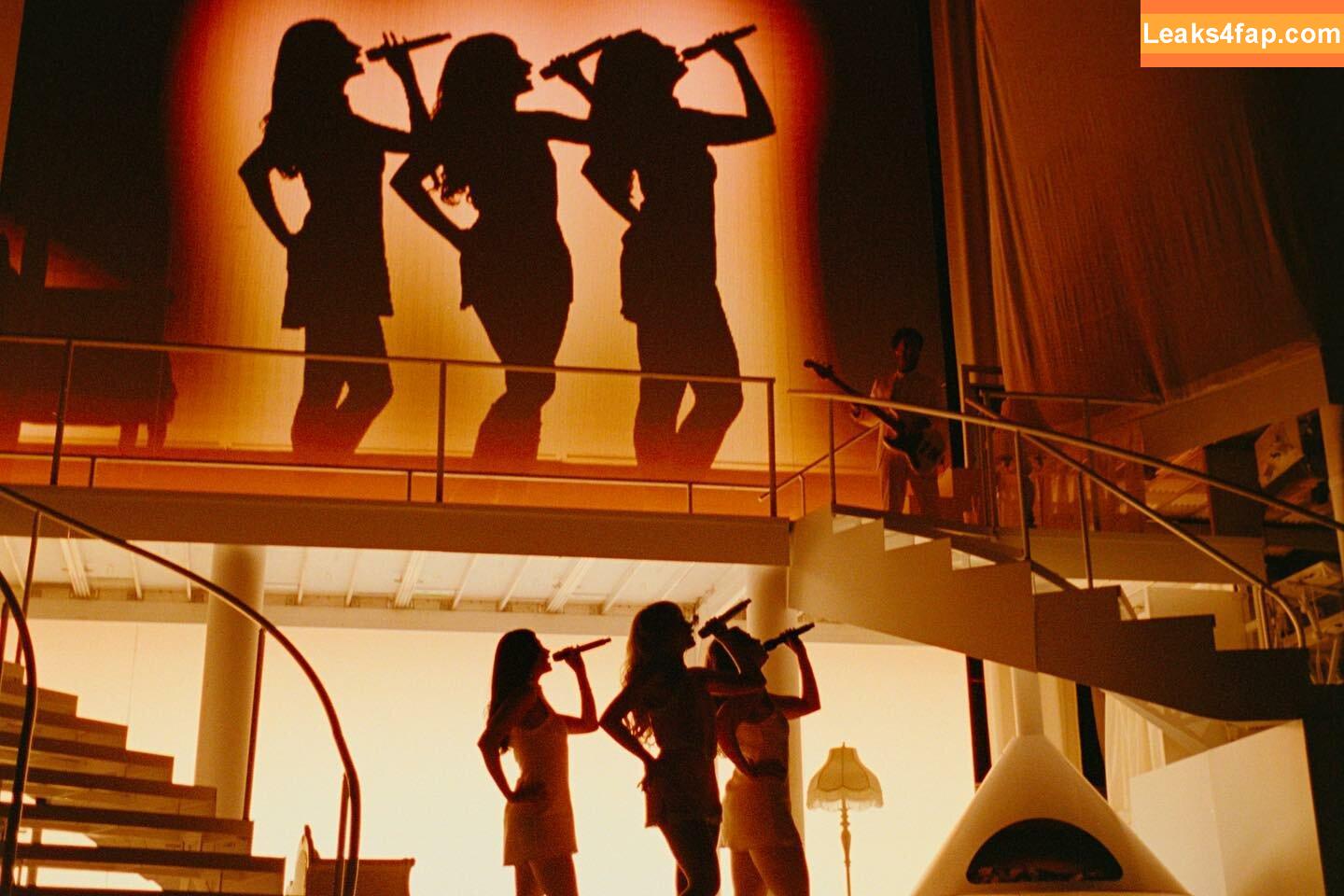 Sabrina Carpenter / https: / sabrinacarpenter слитое фото фото #3265