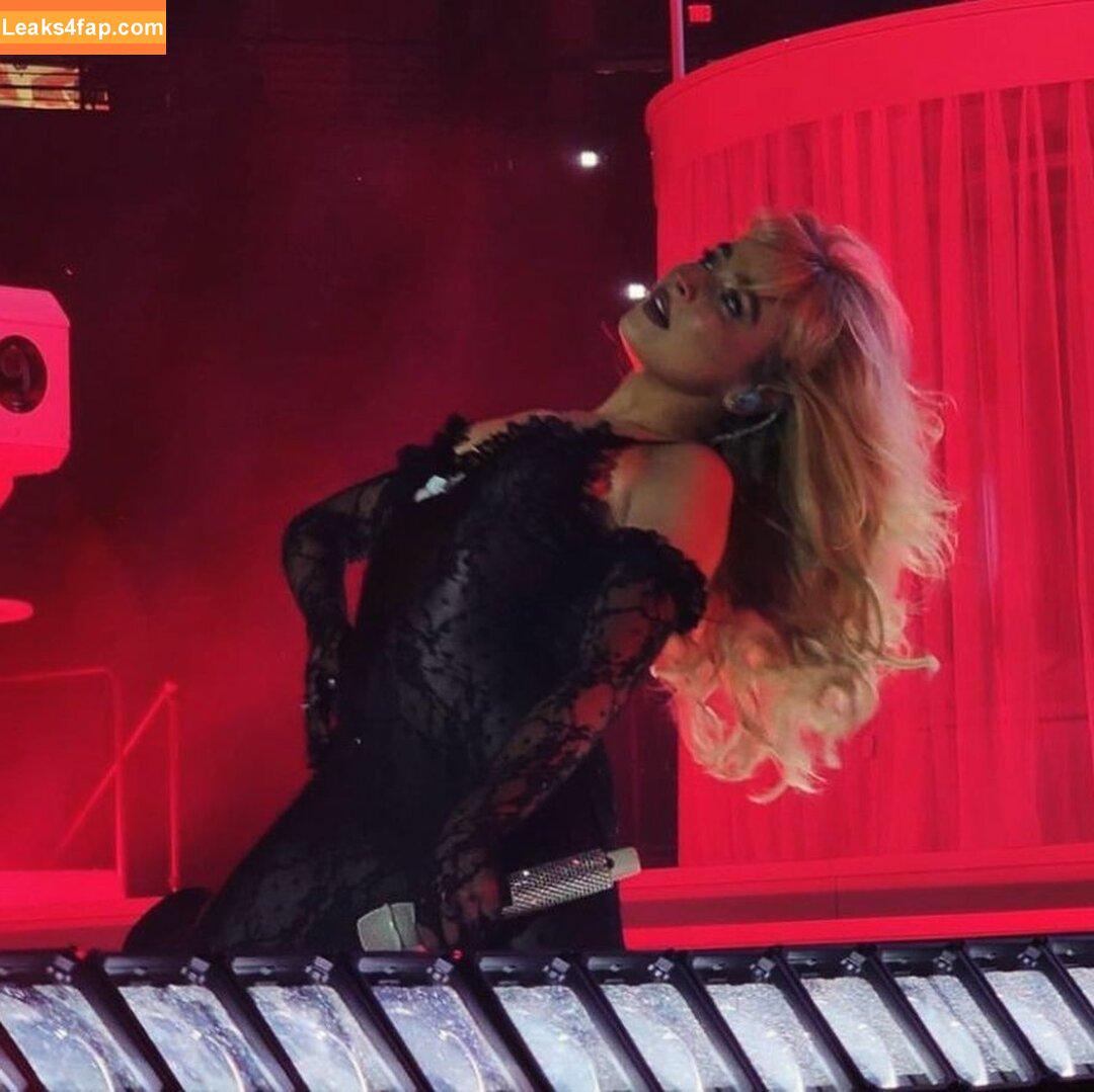 Sabrina Carpenter / https: / sabrinacarpenter leaked photo photo #3329