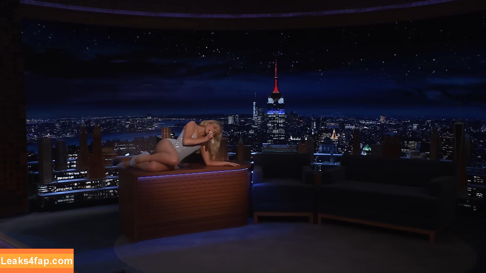 Sabrina Carpenter / https: / sabrinacarpenter слитое фото фото #3406