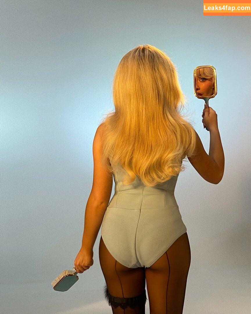 Sabrina Carpenter / https: / sabrinacarpenter слитое фото фото #3412