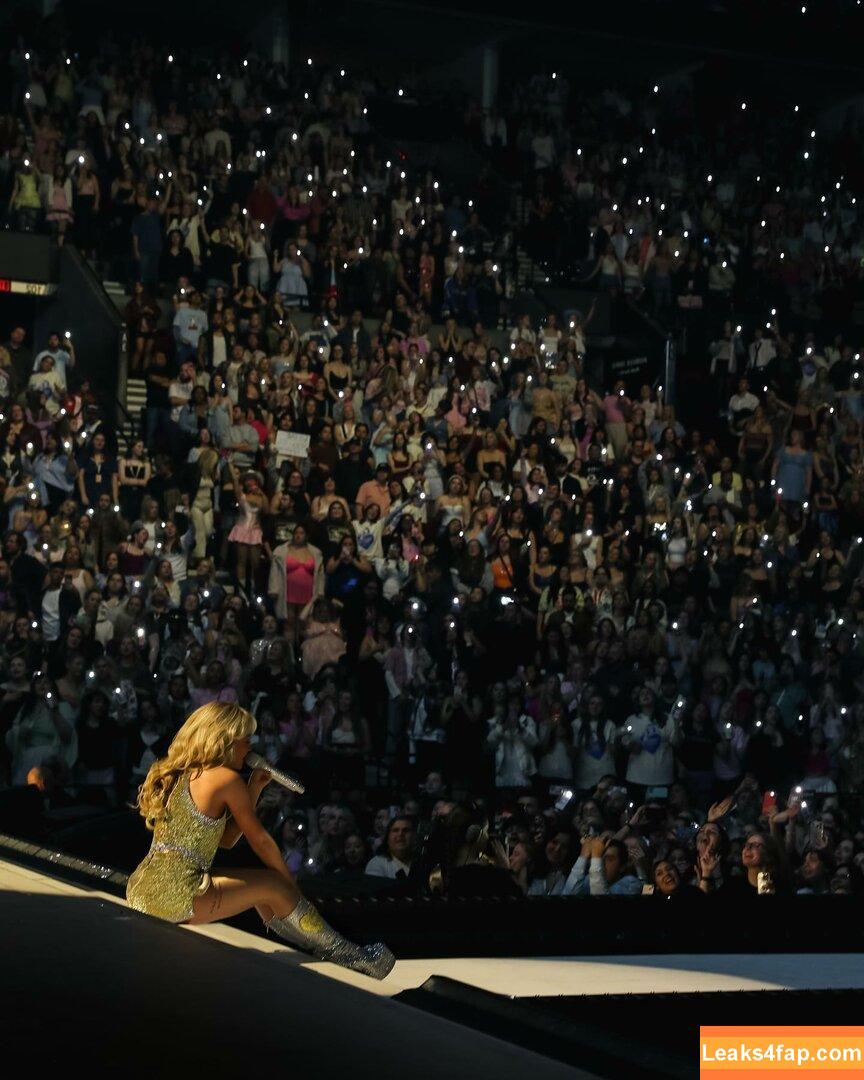 Sabrina Carpenter / https: / sabrinacarpenter leaked photo photo #3950