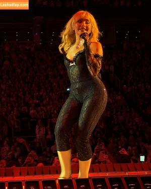 Sabrina Carpenter photo #3166