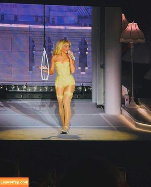 Sabrina Carpenter photo #3192