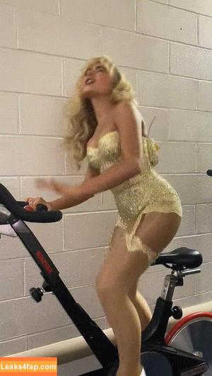 Sabrina Carpenter photo #3235