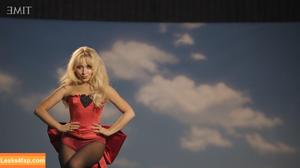 Sabrina Carpenter photo #3302