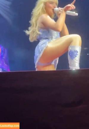 Sabrina Carpenter photo #3341