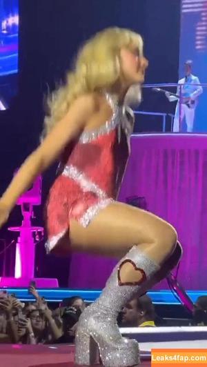 Sabrina Carpenter photo #3476