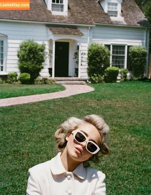 Sabrina Carpenter photo #3484