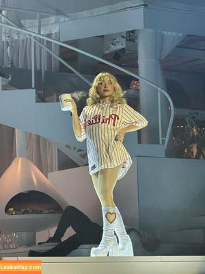 Sabrina Carpenter photo #3528