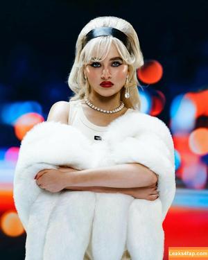 Sabrina Carpenter photo #3540