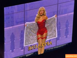 Sabrina Carpenter photo #3626