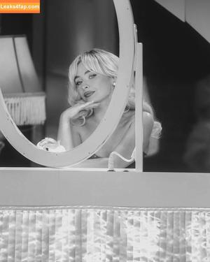 Sabrina Carpenter photo #3673