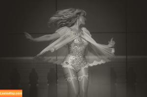 Sabrina Carpenter photo #3692