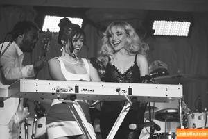 Sabrina Carpenter photo #3694