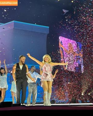 Sabrina Carpenter photo #3715