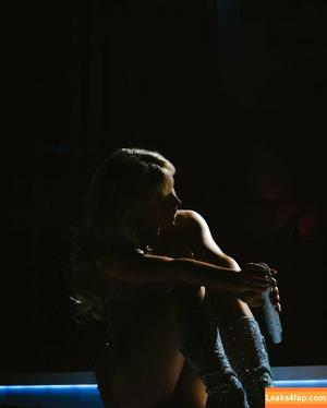 Sabrina Carpenter photo #3736