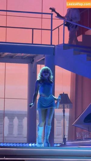 Sabrina Carpenter photo #3748