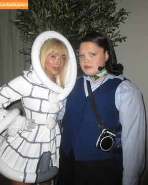 Sabrina Carpenter photo #3861