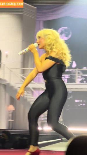 Sabrina Carpenter photo #3946