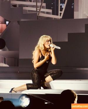 Sabrina Carpenter photo #3985