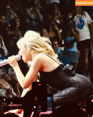 Sabrina Carpenter photo #3986