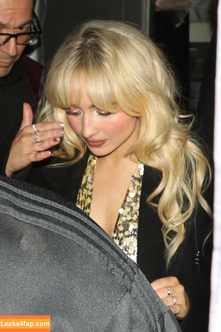 Sabrina Carpenter / https: / sabrinacarpenter leaked photo photo #4043