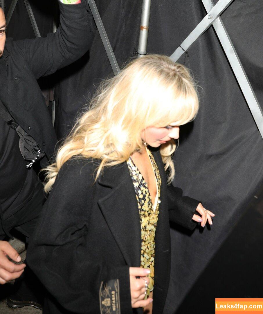 Sabrina Carpenter / https: / sabrinacarpenter leaked photo photo #4049