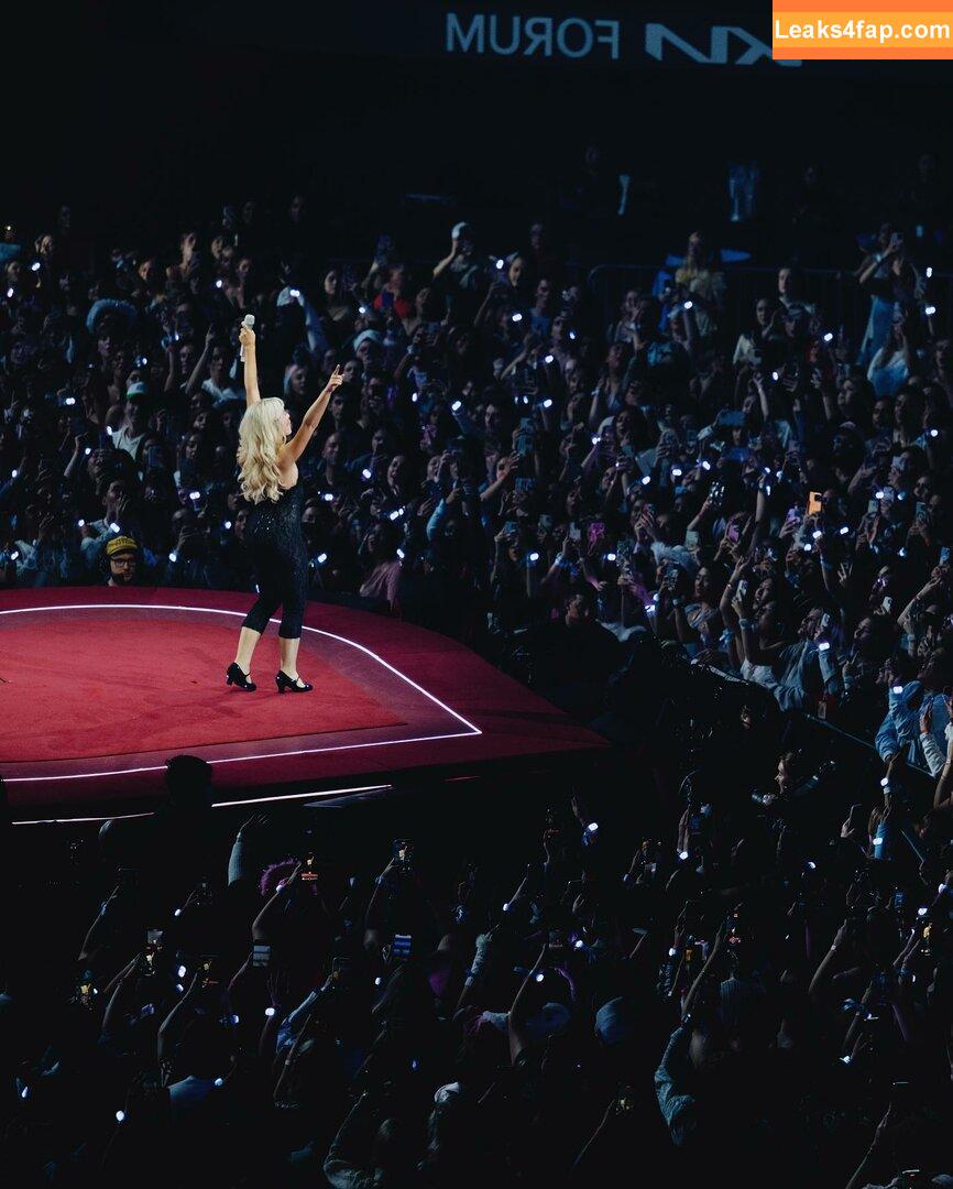 Sabrina Carpenter / https: / sabrinacarpenter leaked photo photo #4055