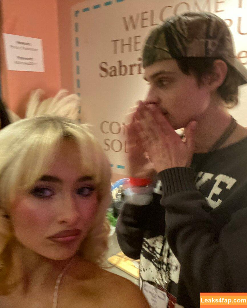 Sabrina Carpenter / https: / sabrinacarpenter leaked photo photo #4061