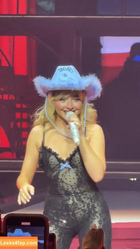 Sabrina Carpenter / https: / sabrinacarpenter leaked photo photo #4075