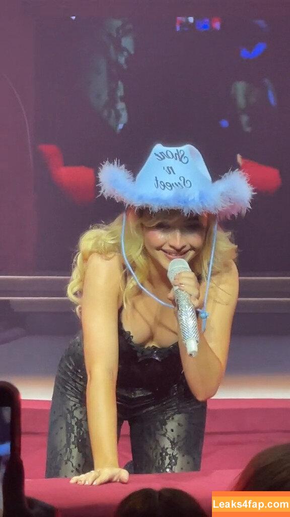 Sabrina Carpenter / https: / sabrinacarpenter leaked photo photo #4077