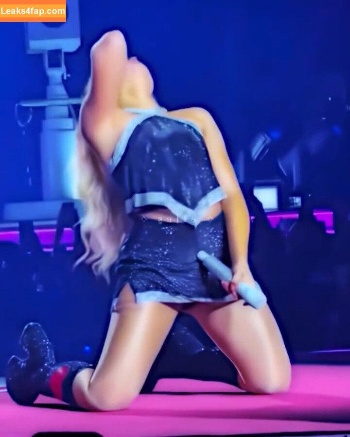 Sabrina Carpenter / https: / sabrinacarpenter leaked photo photo #4109