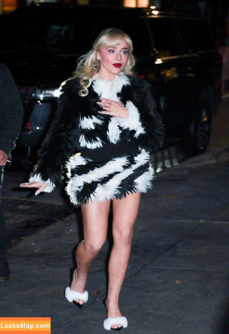 Sabrina Carpenter / https: / sabrinacarpenter leaked photo photo #4136